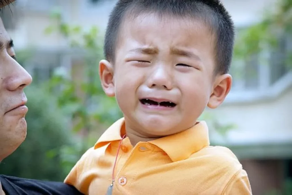 Ba mẹ cảm thấy bất lực và không thể tự giải quyết