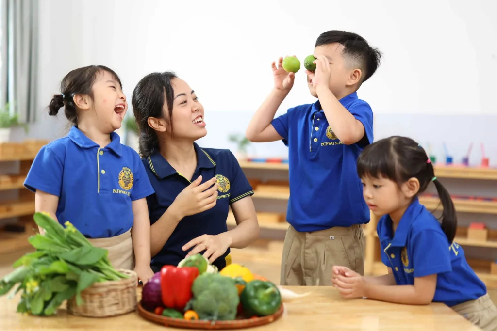 Bước 4: Tìm hiểu thông tin chi tiết về từng trường