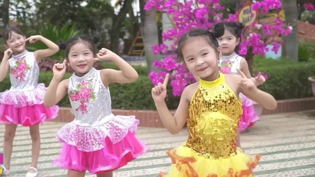 Phát triển ngôn ngữ và khả năng giao tiếp