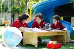 bé mấy tuổi nên đi học mầm non