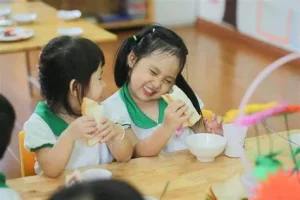 dạy trẻ kỹ năng sống ở tuổi mầm non
