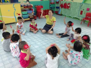 dạy trẻ nhận biết màu sắc