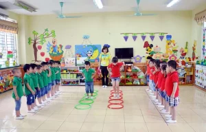 lớp mầm non cho trẻ 18 tháng